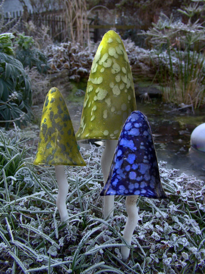 Potting Shed Tinkling Toadstool Sculptures, Set Of 3 - Image 4